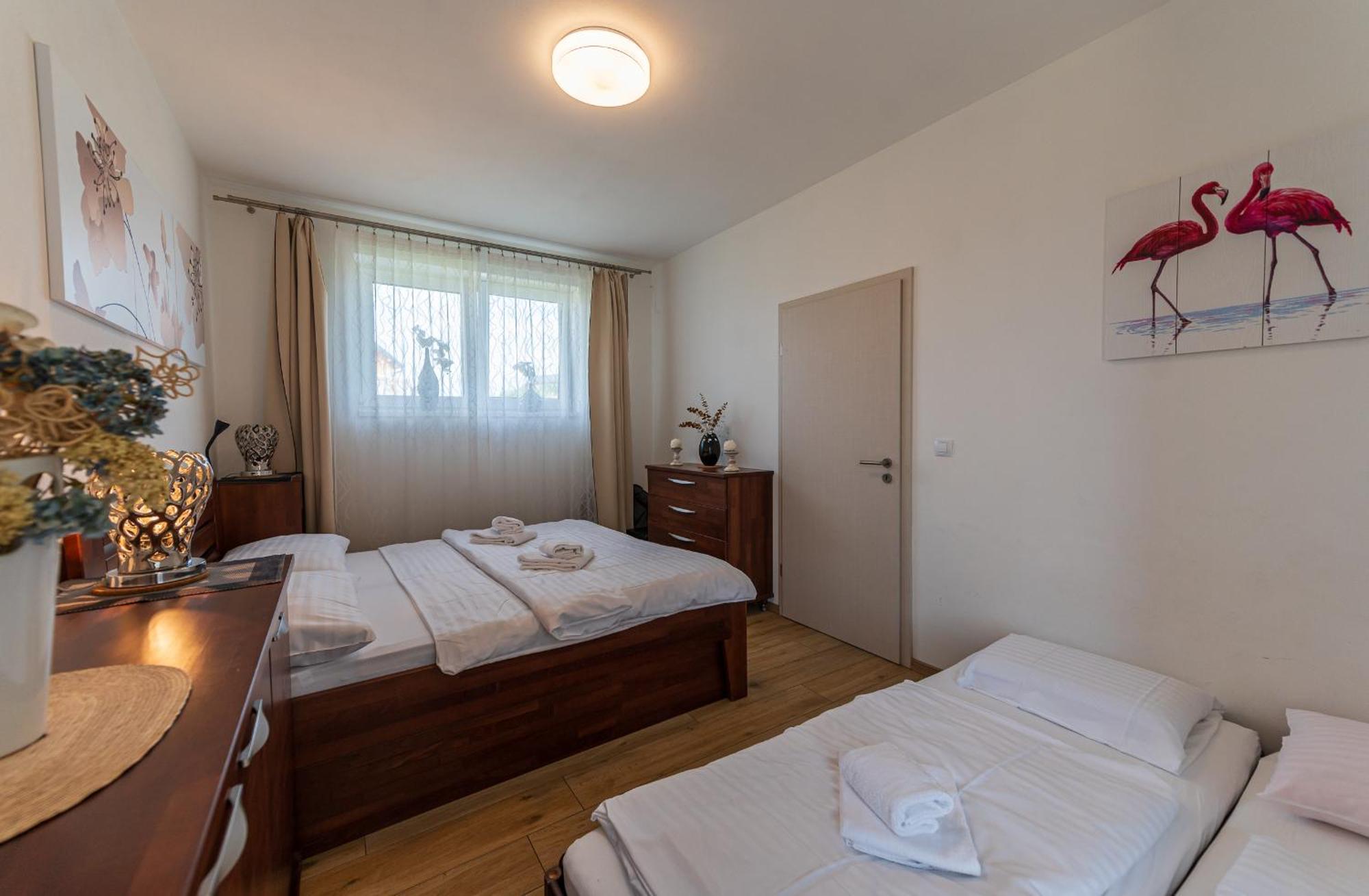 Dve Zatoky Apartment Kovarov
